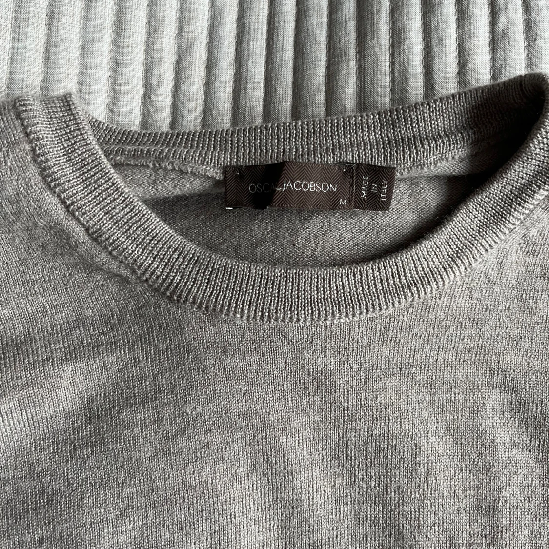 Beige stickad tröja från Oscar Jacobson Small - 2