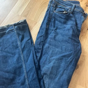 Mörkblå jeans 36 - skitsnygga bootcut  jeans, mörkblå, medelhög midja, storlek 36
