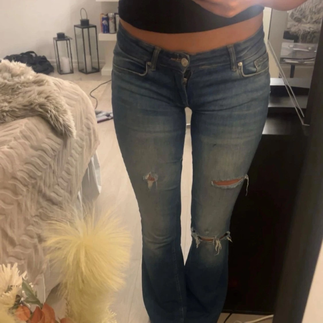 Blå bootcut jeans med slitningar - 91