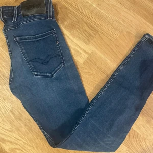 Replay anbass  - Replay anbass i nästan nytt skick. Storlek W 28 L32