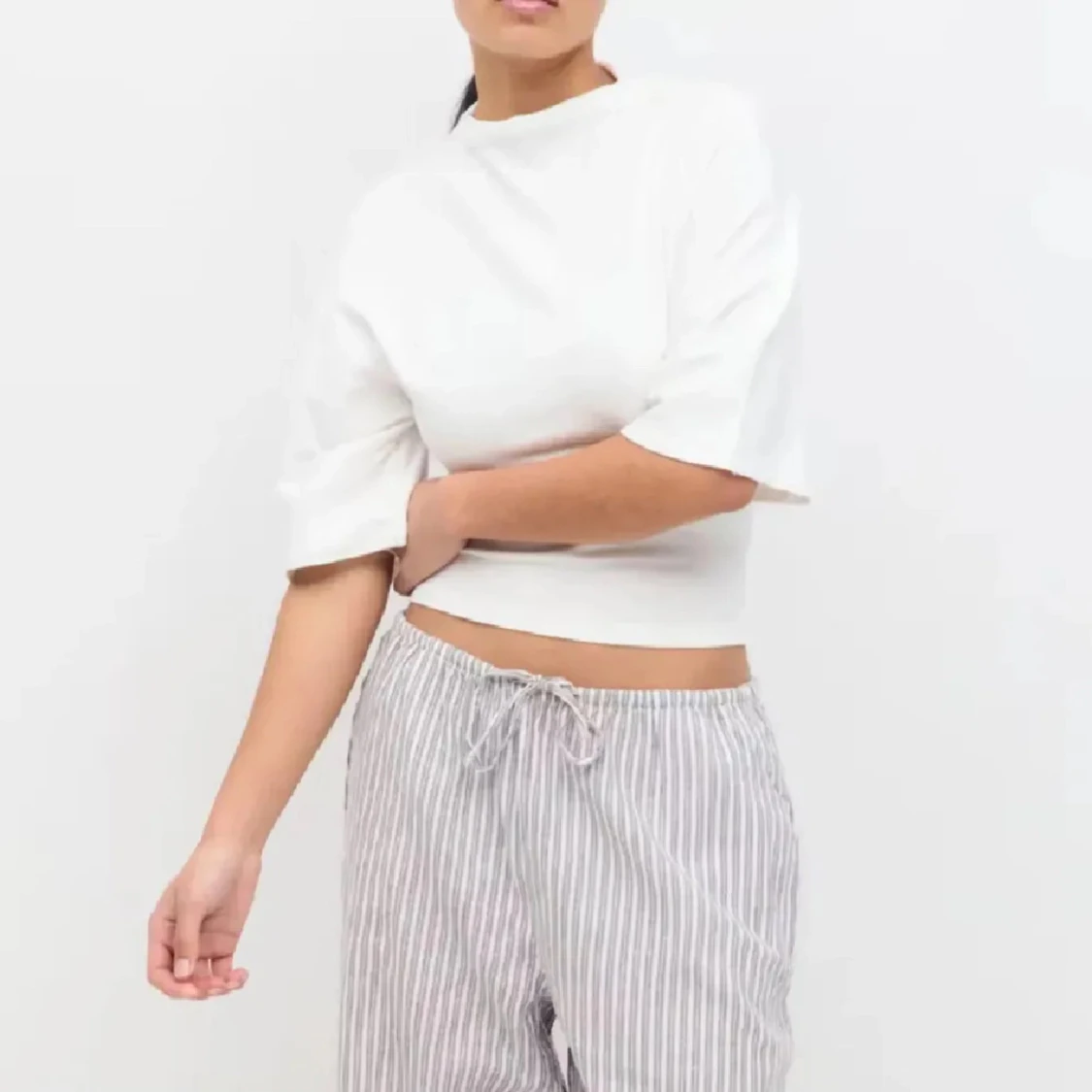 Vit croppad topp med knyt i ryggen - 1