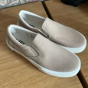 Fin skor lager 157 - Fina skor och oanvända  i storlek 42.