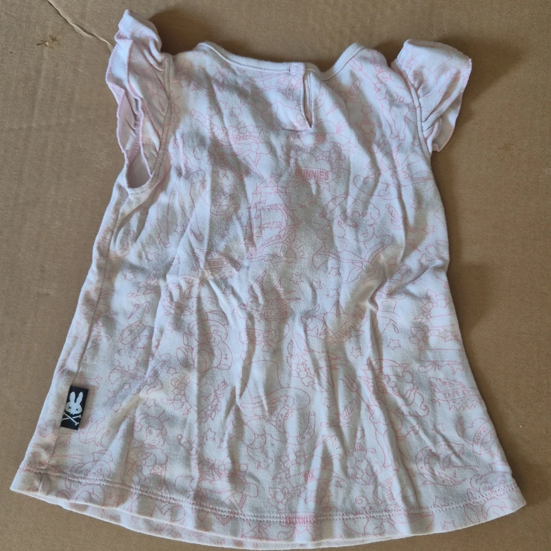Vit topp med ros-tryck från Six Bunnies för barn - 1