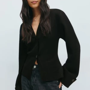 Stickad cardigan  - Från gina i storlek m, använd 1 gång