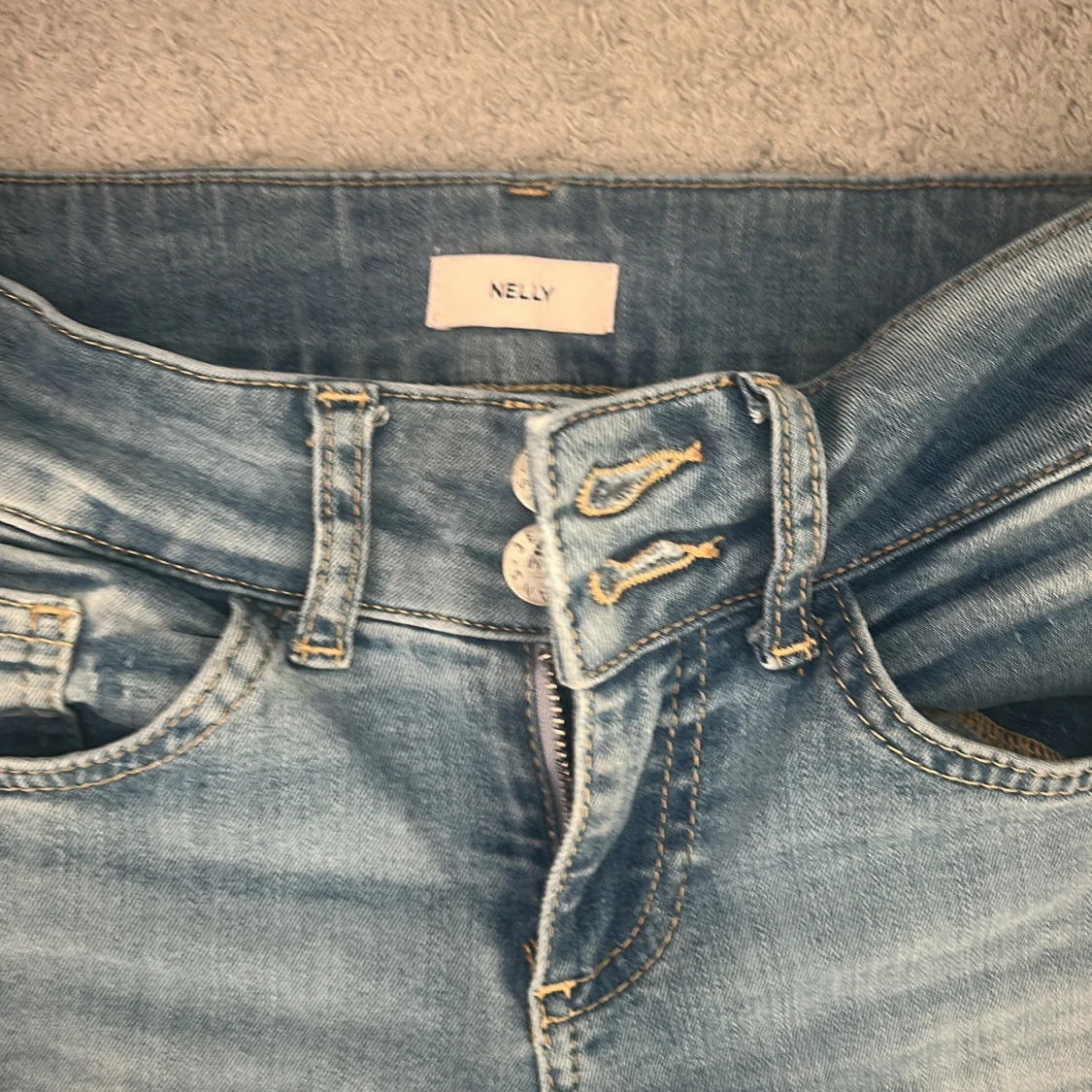 Ljusblå bootcut jeans från Nelly - 1