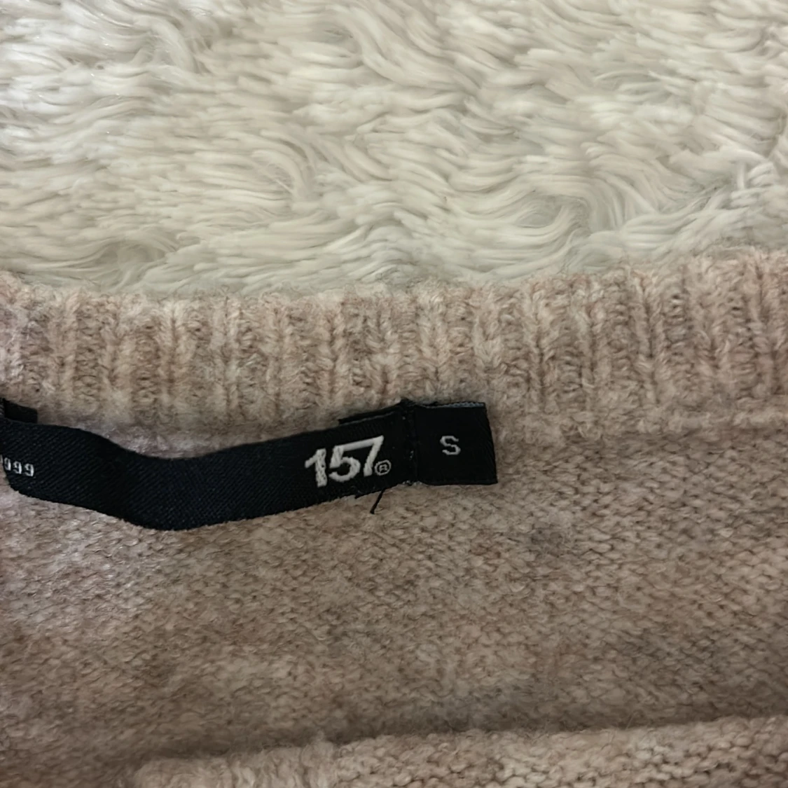 Beige kofta med pärlknappar från 157 - 1