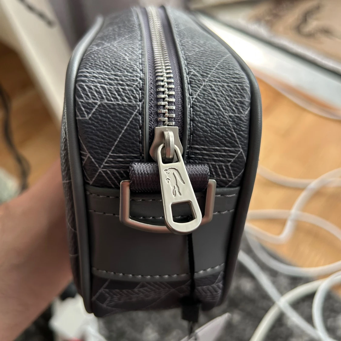 Grå axelväska från Lacoste - 4