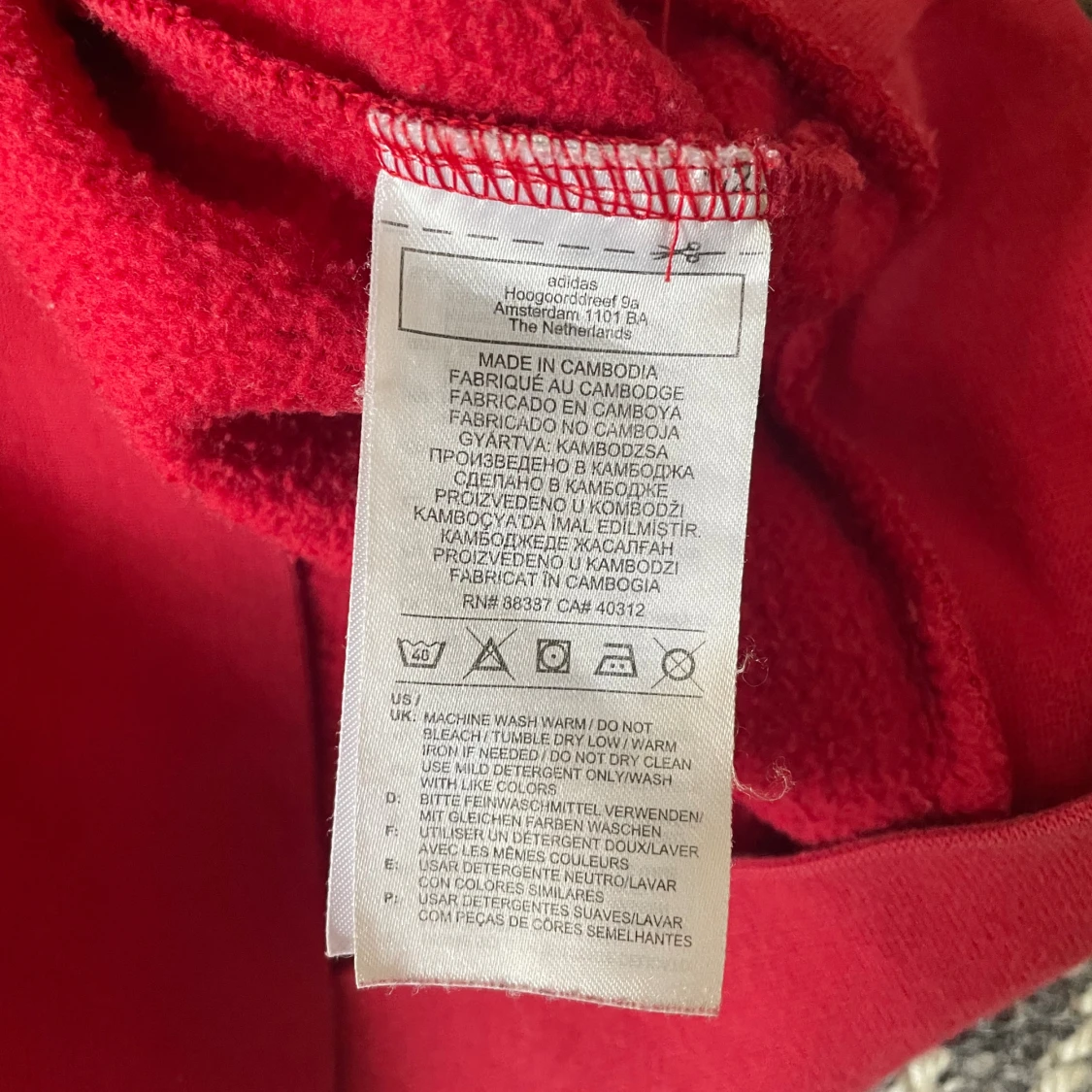 Röd Adidas sweatshirt med vita detaljer - 3