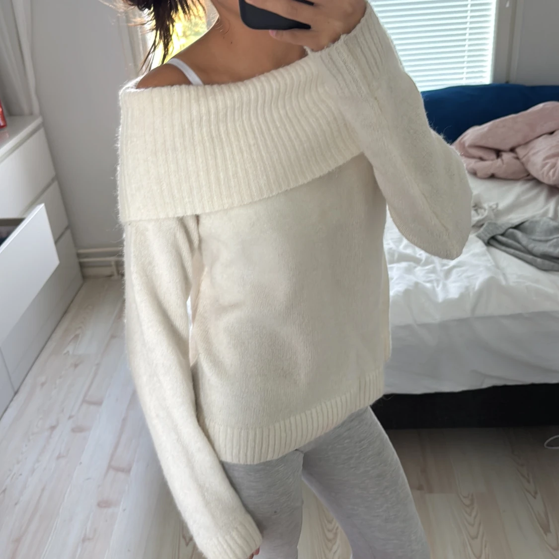 Offshoulder stickad tröja Gina Tricot