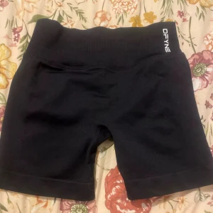 Dfyne shorts - I storlek S modellen impact 