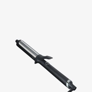 GHD Curve Tong Soft Curl - GHD Curve Tong Soft Curl är en professionell locktång med 32 mm fat för mjuka, voluminösa lockar. Ergonomisk design, snabb uppvärmning och skyddande keramisk beläggning. Locktången är använd endast två gånger så är som ny, säljer för den inte används💕 köpt för 2300 men säljer för 1500