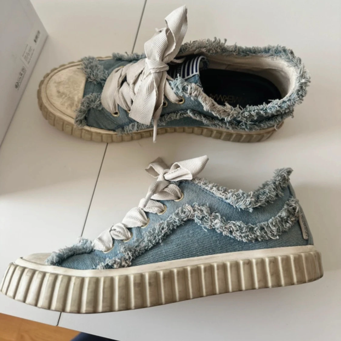 Zimmermann denim sneakers med fransar - 4