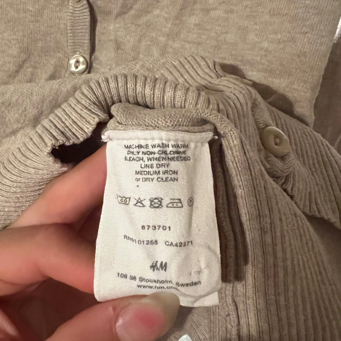 Beige kofta från H&M med knappar - 2