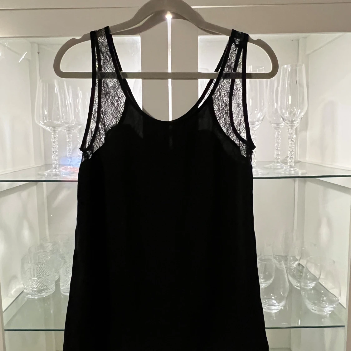 Svart linnetopp med spets från Vila - 1