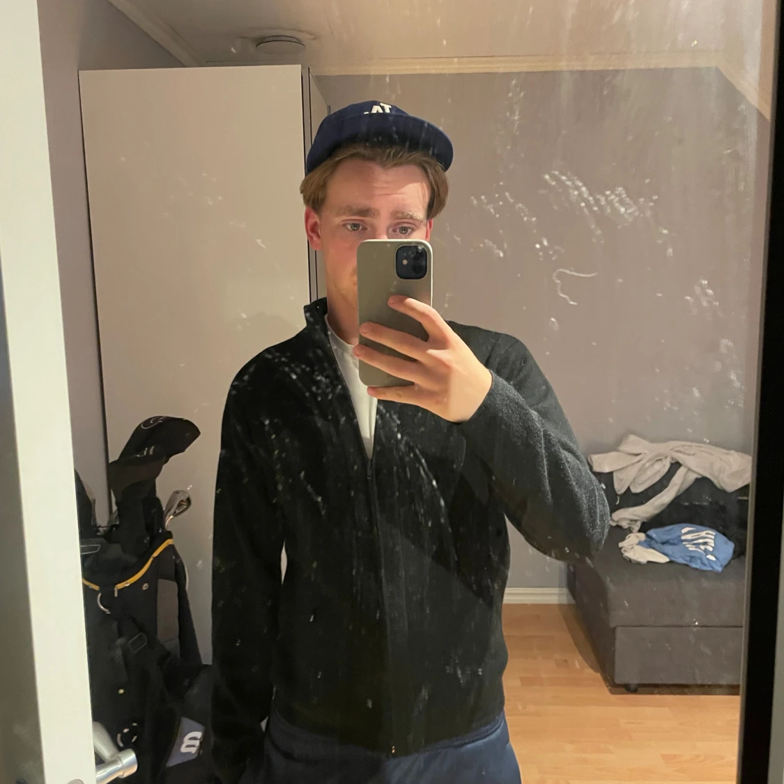 Svart stickad tröja