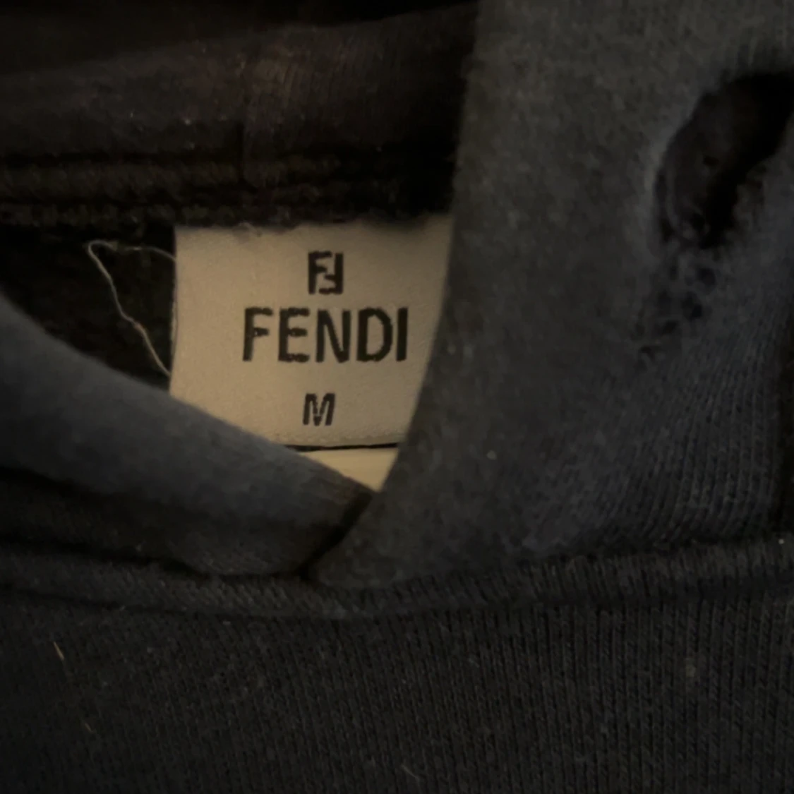Svart Fendi hoodie med gula ögon - 1