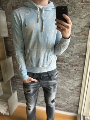 Ralph lauren Hawaii Hoodie| S - Bra skick| Inga defekter| Lite sliten kanske| Storlek: 48/S passar dig mellan 175-185cm ungefär| Nypris ca 2500kr|svår att hitta| Modellen är 185cm, 79kg| Slå en pling vid fler frågor| Sell.ArchiveSS|