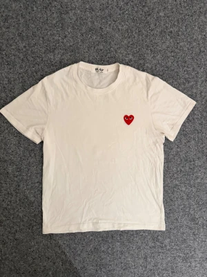 CDG White T shirt red heart - Size M. As new