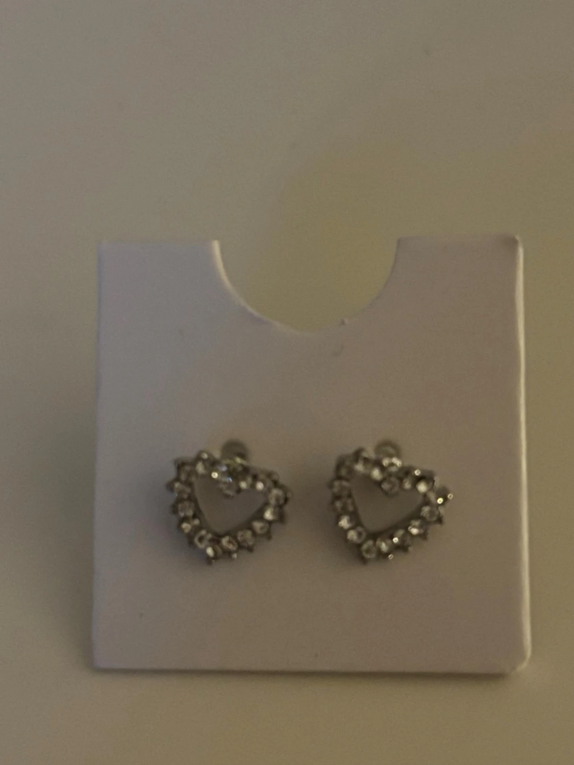 Silvriga hjärtformade örhängen - 1