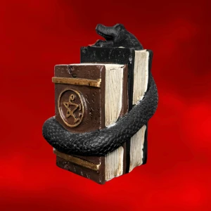 Figurin 🐍 - Cool och unik mindre figurin med slingrande orm 🐍11cm höjd 📏I fint skick utan anmärkningar 😌Köp nu 💌