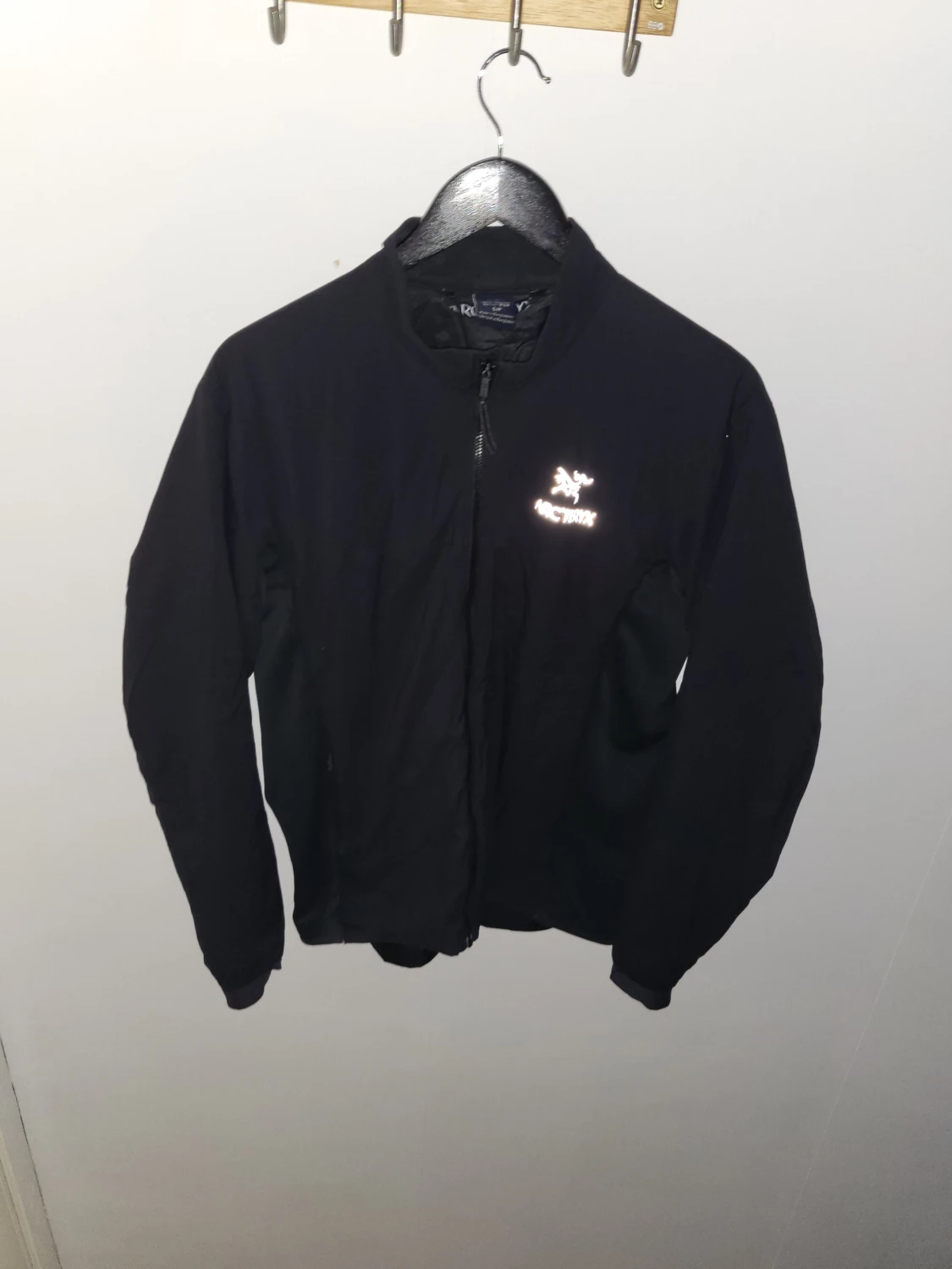 Svart vindjacka från Arc'teryx - 2