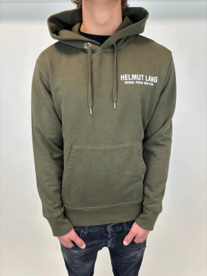 Helmut Lang Hoodie  - Hej! Säljer nu denna väldigt snygga och sällsynta Helmut Lang Hoodie! Storlek L,  Sällsynt model som inte längre säljs i butik! Perfekt hoodie nu tilll vintern