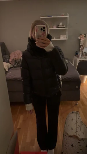 Jacka från colmar - Säljer min älskade colmar jacka. Jättevarm så perfekt till vintern. Fråga gärna om fler bilder eller info! 🥰pris går att diskutera 