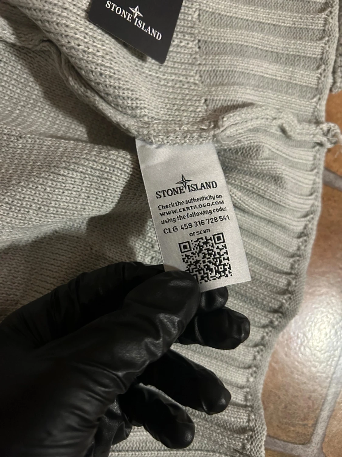 Ljusgrå stickad kofta från Stone Island - 4