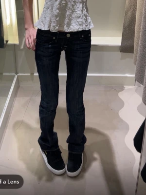 Rock & republic jeans  - Midjemått: 35cm & innerbenslängd: 88cm