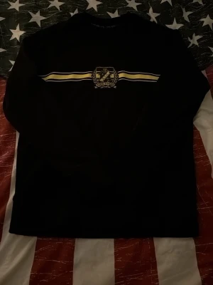 AIK tröja - Svart långärmad tröja från Norra stå, storlek M men passar som S. Passar från 170-180. Bra skick då den använts typ 5 gånger.