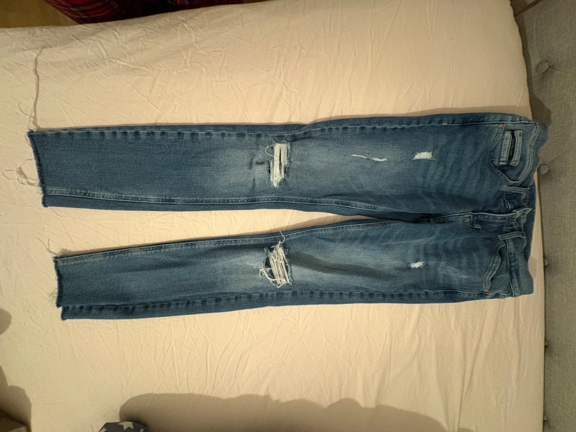 Blå Calvin Klein jeans med slitningar - 2