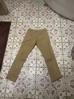 Chinos - Säljer klassiska chinos i bra kvalitet! Hör bara av er om pris eller frågor!