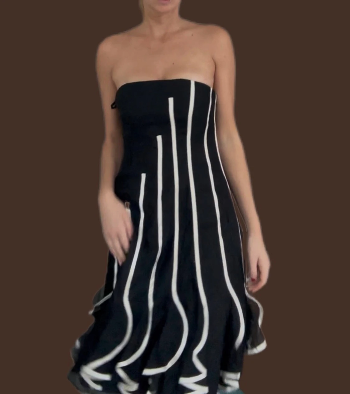 Elegant sidenklänning helt ny med prislapp  - 3