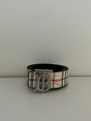 Burberry bälte - Säljer ett helt nytt och oanvänd burberry bälte i storlek 110cm