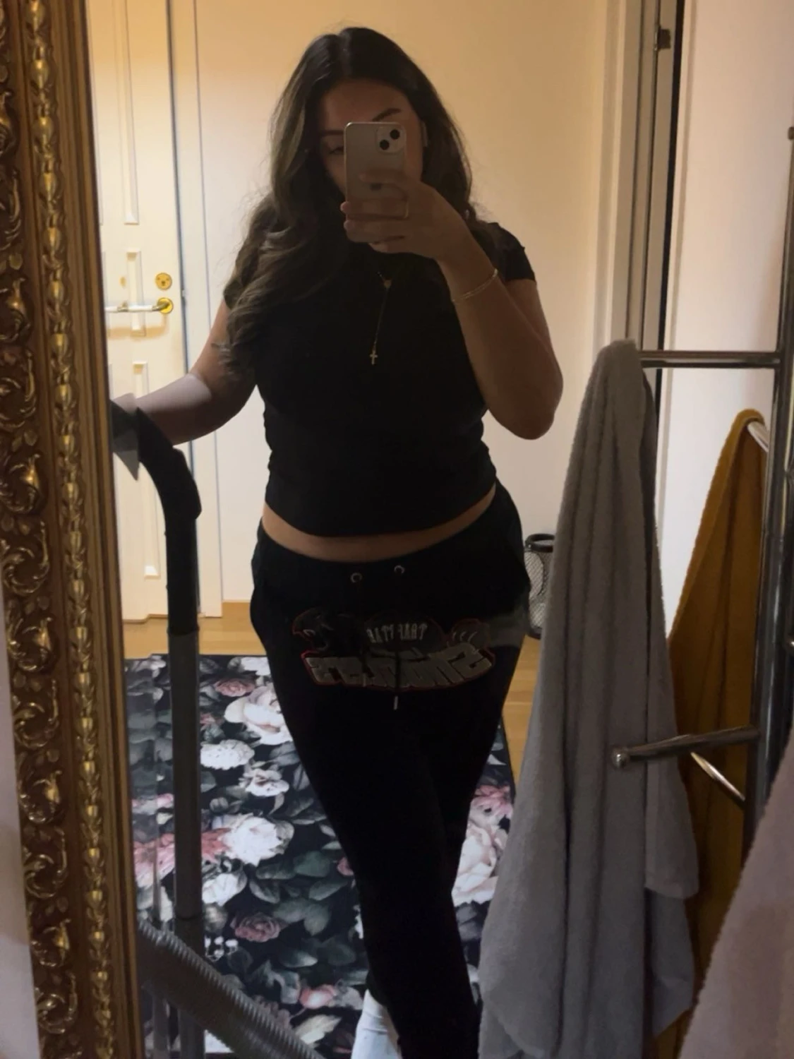 Svarta Trapstar shooters mjukisbyxor med röd söm - 2