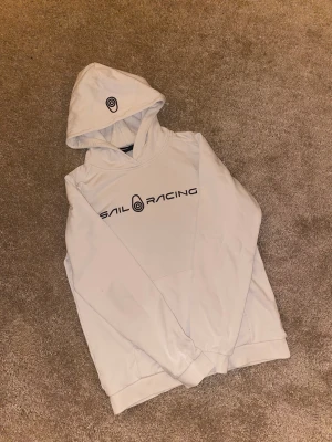 Sail racing hoddie - En riktigt fin hoddie men inget för mig!! Inga fel på den!