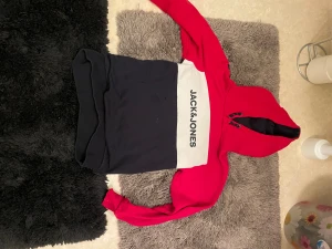 Jack&Jones hoodie  - Jack and Jones hoodie riktigt bra under vinter tjock och gosig, Priset kan sänkas vid diskussion 