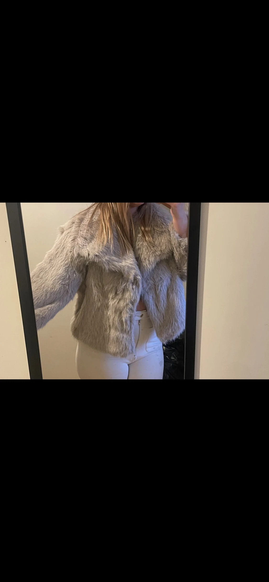 Beige pälsjacka med bred krage - 2