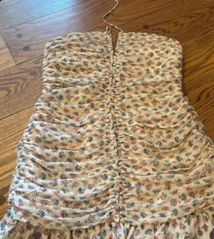 Snygg klänning  - Supersöt kortklänning med blommigt mönster!!! 🩷🩷