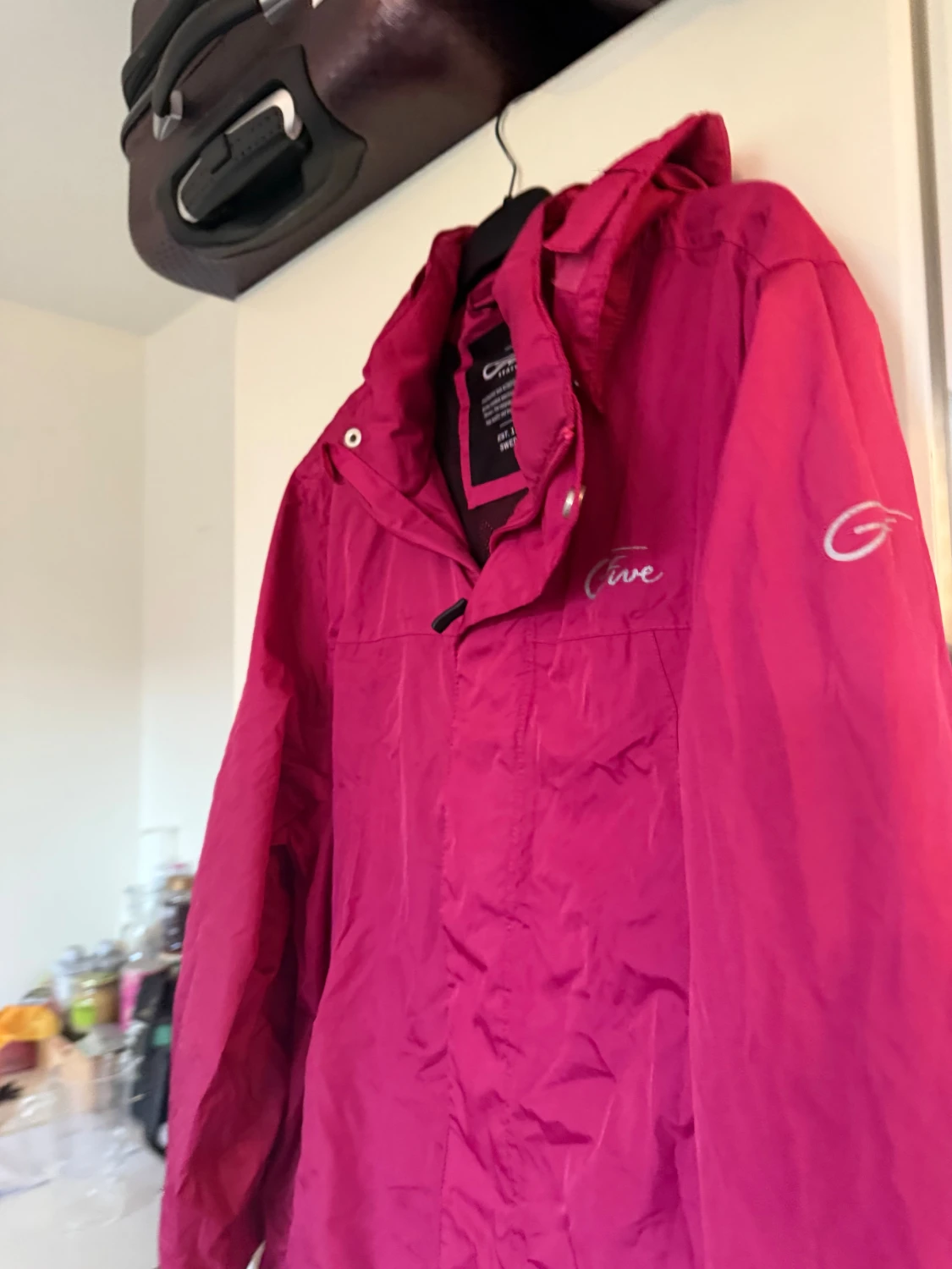 Mörkrosa vindjacka från Five - 2