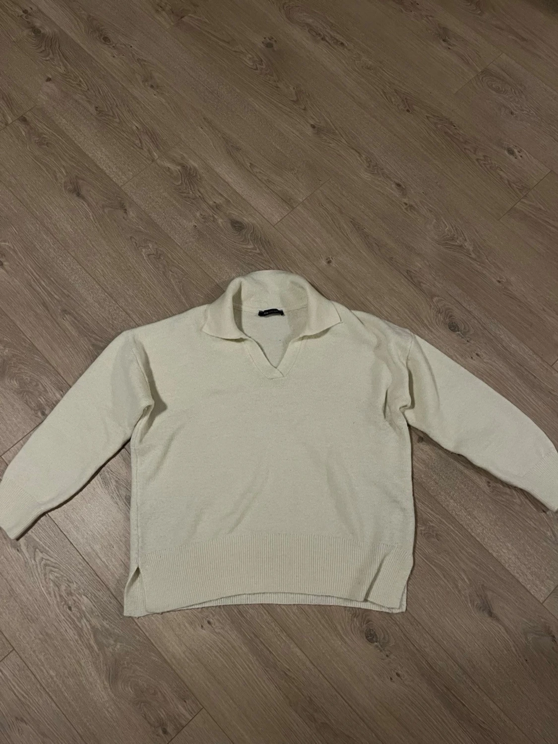 Beige stickad polotröja med krage - 2