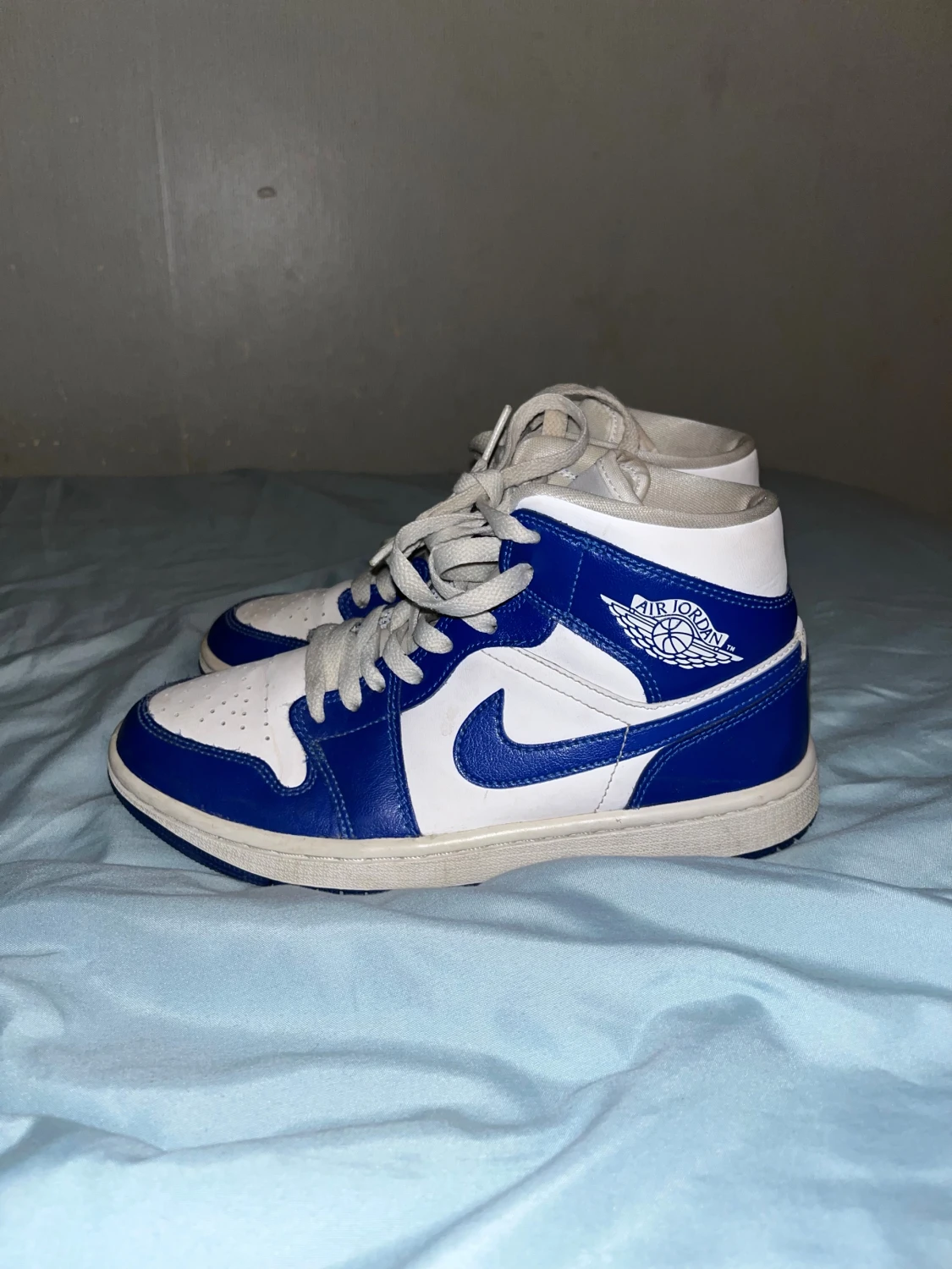 Air Jordans mid Kentucky Blue sneakers vit  - 5