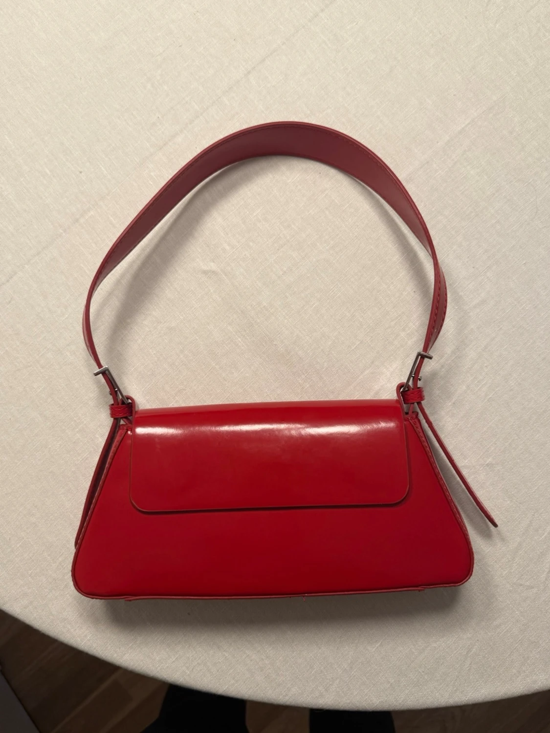 Röd axelväska 