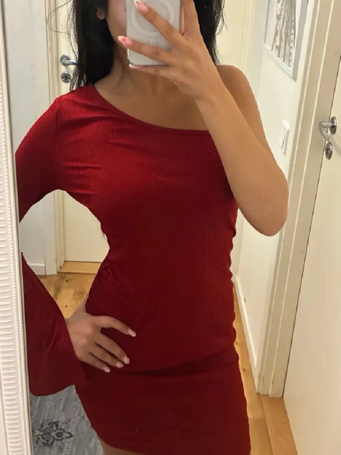 Röd oneshoulder kortklänning - 2