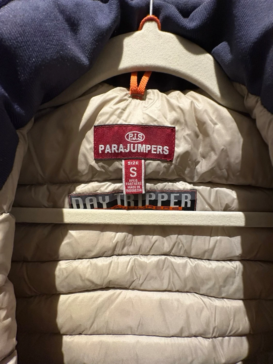 Marineblå dunväst från Parajumpers  - 1