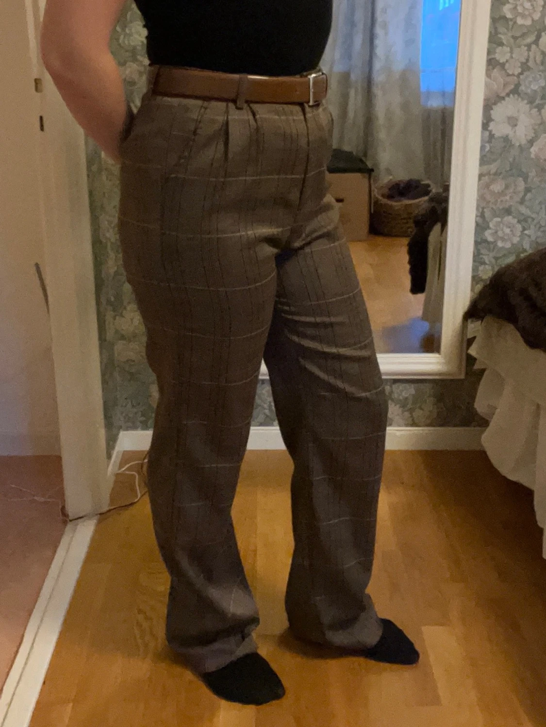 Bruna rutiga kostymbyxor