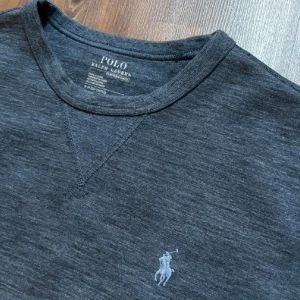 Polo Ralph Lauren Sweatshirt - Tja! Säljer en fet sweatshirt crewneck från Ralph Lauren. Skönt och lätt material samt bra passform. Nypris runt 2000kr. Storlek S. Har Lagerutrensning därav det låga priset.