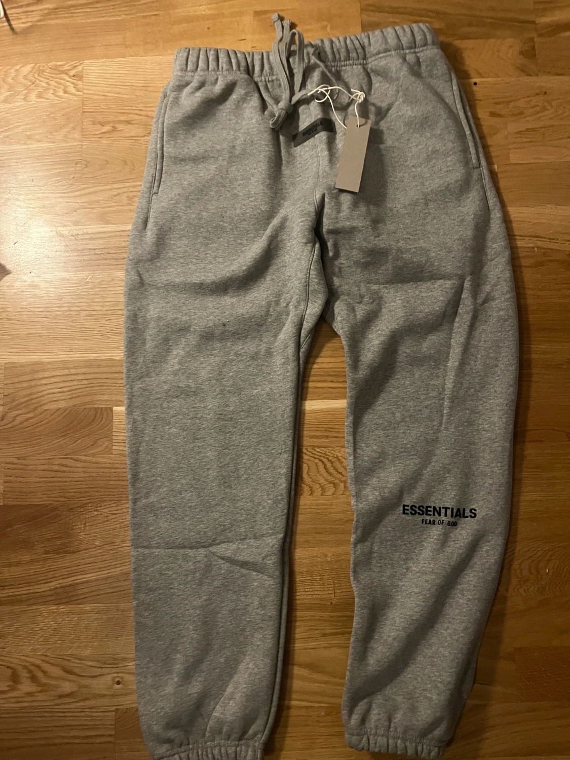 Grå mjukisbyxor Essentials Fear of God S