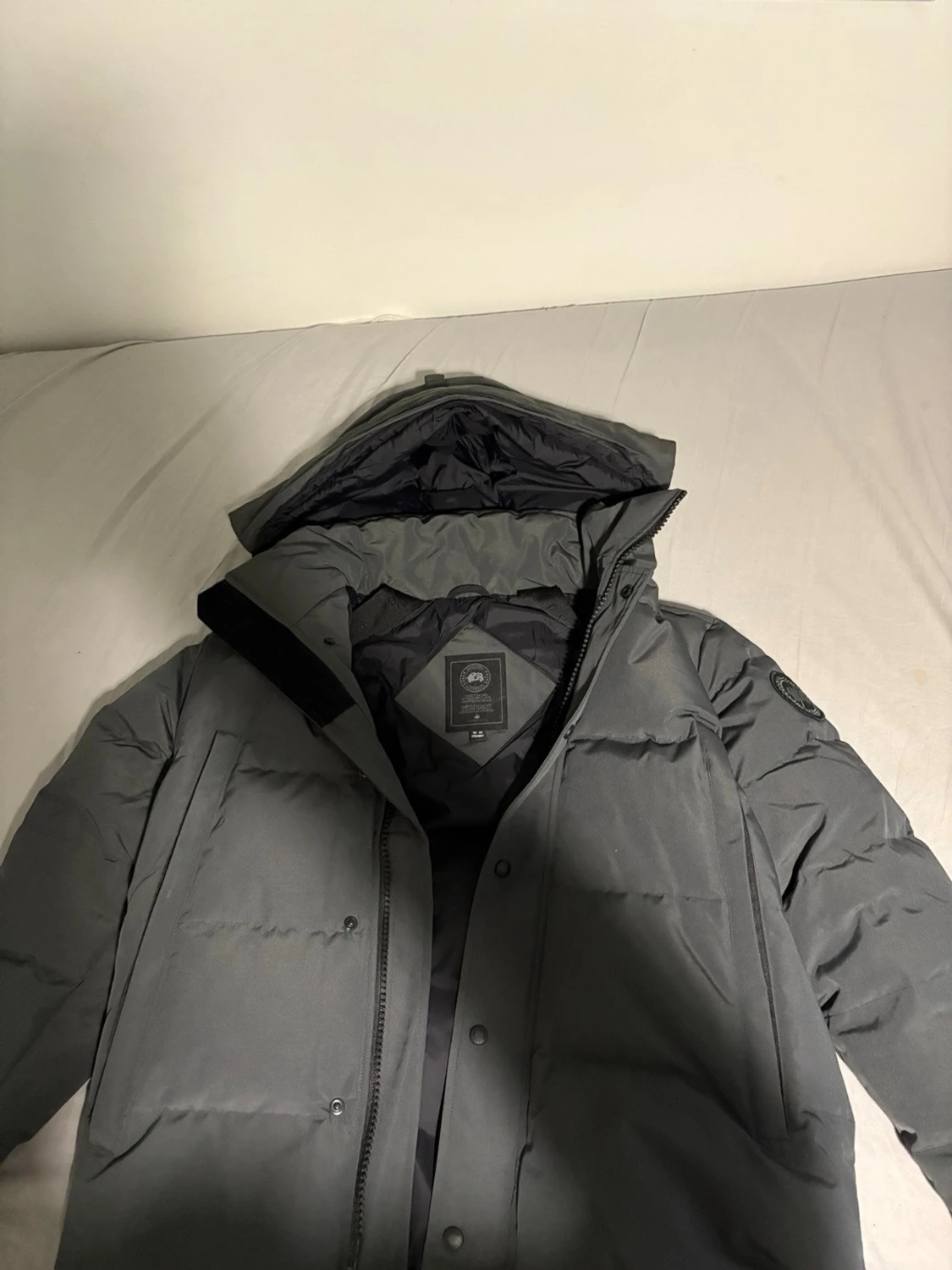 Mörkgrå dunjacka från Canada Goose