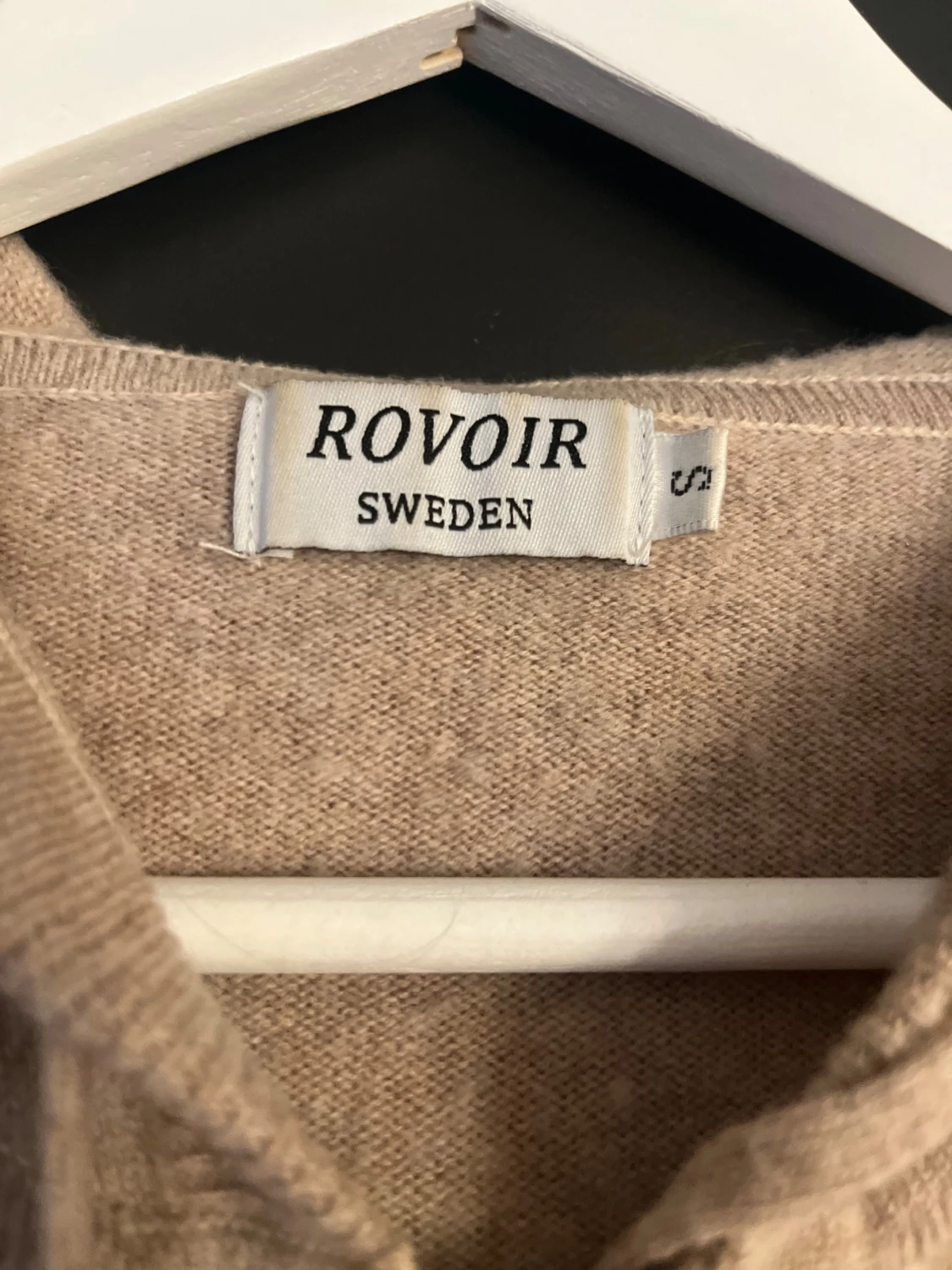 Beige hoodie i kashmir från Rovoír - 2